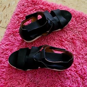DrScholls black wedges size 9